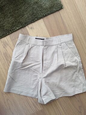 Zara Cream Pleated High-Waist Women’s Shorts